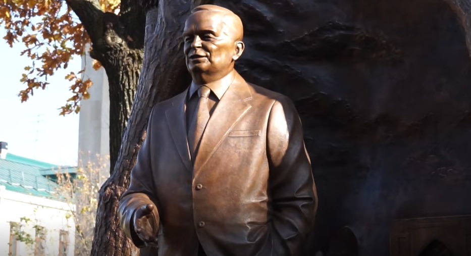Pamyatnik Islam Karimov Monument